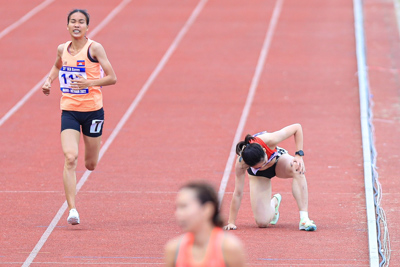 Nhà vô địch SEA Games 30 bất ngờ bị ngã trên đường chạy nội dung 800m