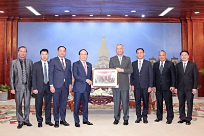 Chủ tịch HĐND TP Hà Nội thăm, làm việc với HĐND Thủ đô Viêng Chăn (Lào)