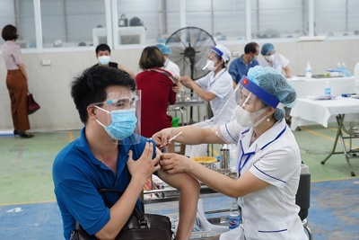 Bộ Y tế đề nghị khẩn trương tiêm vaccine phòng Covid-19 mũi 3