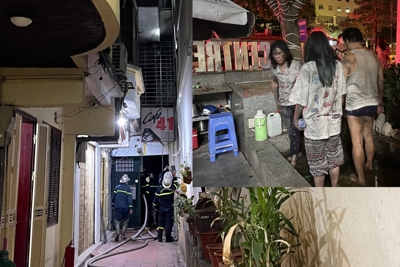 Hà Nội: Cháy nhà lúc rạng sáng, cảnh sát cứu thoát 3 người mắc kẹt