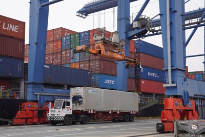 Mỹ hỗ trợ giảm ùn tắc cảng container nhộn nhịp nhất Việt Nam