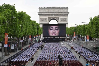LHP Cannes ngày 6: Màn hình khổng lồ xuất hiện tại Đại lộ Champs-Elysees
