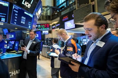 Chứng khoán Mỹ: Nhà đầu tư “nhẹ lòng” với FED, Dow Jones tăng  gần 200 điểm