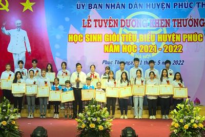 Huyện Phúc Thọ tuyên dương, khen thưởng 211 học sinh giỏi tiêu biểu năm học 2021-2022