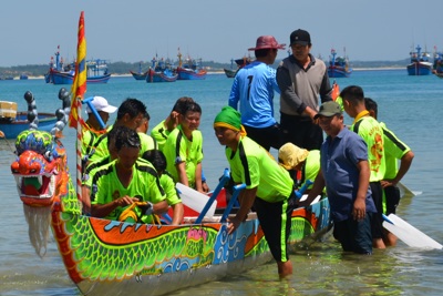 Quảng Ngãi: Tưng bừng lễ hội đua thuyền truyền thống mừng Tết Đoan Ngọ