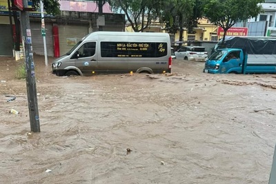Thành phố Sơn La ngập trong biển nước