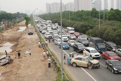 Yêu cầu lái xe Lexus gây tai nạn trên Đại lộ Thăng Long ra trình diện
