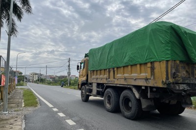 "Náo loạn" xe quá tải cày xới đường liên xã huyện Thường Tín