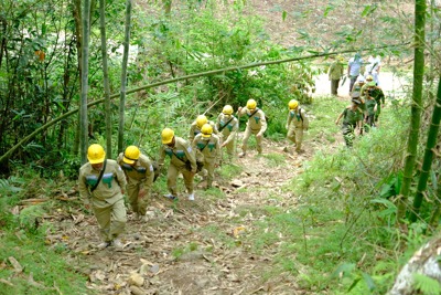 “Lính truyền tải” giữ dòng điện thông suốt nơi núi rừng Mai Châu