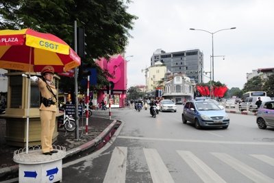 Áp lực công việc lớn, cảnh sát giao thông Hà Nội đang quá tải