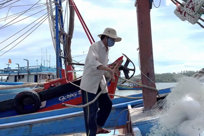 Quảng Ngãi: Ngư dân thời bão giá, thu không đủ bù chi
