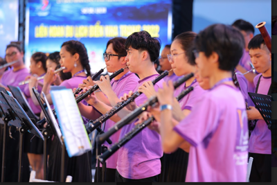 200 sinh viên Học viện Âm nhạc chinh phục khán giả bằng khúc giao hưởng mùa Hạ