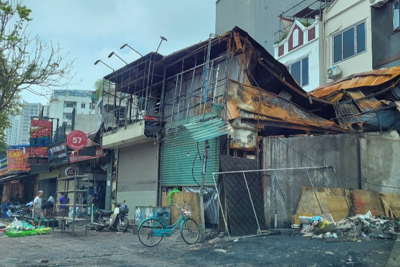 Nhếch nhác khu nhà cháy trên phố Nguyễn Hoàng