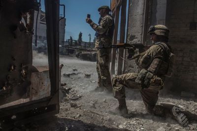 Ukraine thành ứng viên EU, chiến sự Donbass lên "cao trào đáng sợ"