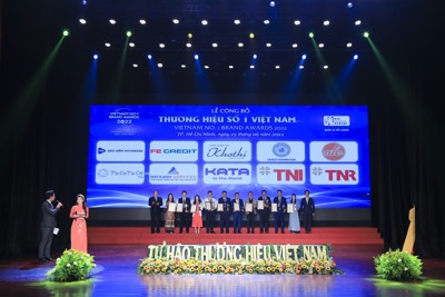 FE CREDIT nhận giải thưởng Thương Hiệu Số 1 Việt Nam 2022