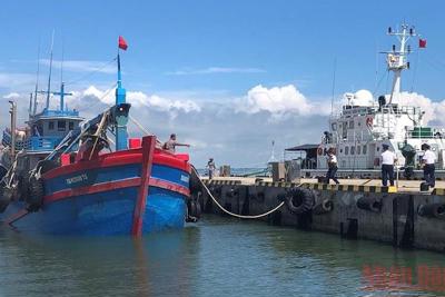 Bà Rịa - Vũng Tàu: Bắt tàu đánh cá chở 85.000 lít dầu DO lậu