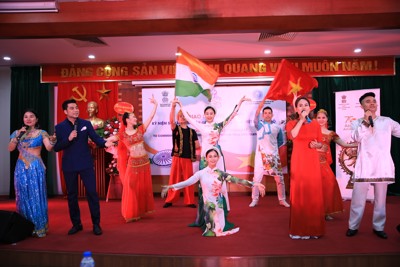 Giao lưu hữu nghị kỷ niệm 50 năm quan hệ Việt Nam-Ấn Độ