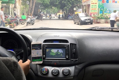 Tận dụng thời gian làm việc khi di chuyển bằng xe taxi công nghệ