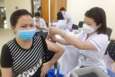 Hà Nội khẩn trương tiêm nhắc lại vaccine phòng Covid-19