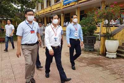 Bộ trưởng Nguyễn Kim Sơn kiểm tra thi THPT tại Thừa Thiên Huế và Quảng Trị