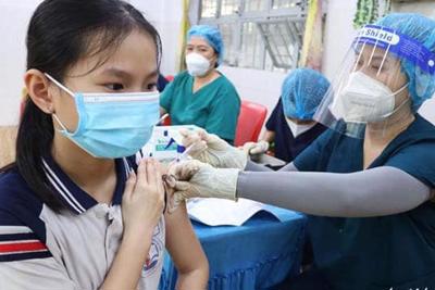 Hà Nội: Tiêm mũi 3 vaccine phòng Covid-19 cho trẻ từ 12 đến 17 tuổi
