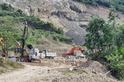 Quảng Bình: Người dân bất an vì doanh nghiệp nổ mìn khai thác đá
