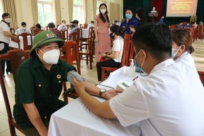 Khám, tư vấn sức khỏe cho hơn 300 đối tượng chính sách tại quận Cầu Giấy