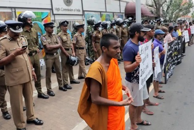 Thủ tướng ứng cử Tổng thống, dân Sri Lanka phẫn nộ