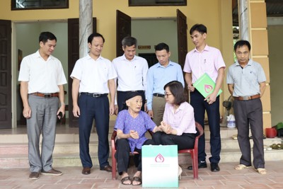 Ngân hàng Chính sách xã hội Hà Nội tri ân Mẹ Việt Nam anh hùng 