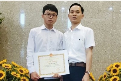 Điều đặc biệt về nam sinh trường huyện Hà Nội đạt Thủ khoa toàn quốc 