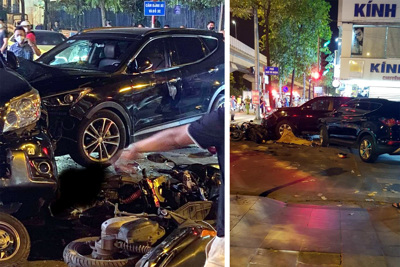 Hiện trường vụ xe ô tô "điên" lao vào hàng chục xe máy ở Hà Đông