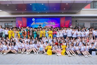 Một trường THCS tại Hà Nội có 437 lượt đỗ chuyên, 8 Thủ khoa, Á khoa