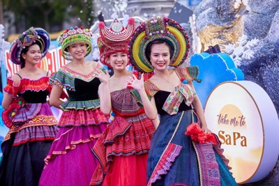 Sun Group mang Lễ hội Carnival đa sắc màu "cập bến" Hòa Bình 