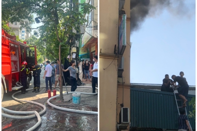 Hà Nội: Cháy nhà 4 tầng ở Cầu Giấy, 2 người mắc kẹt được cứu thoát