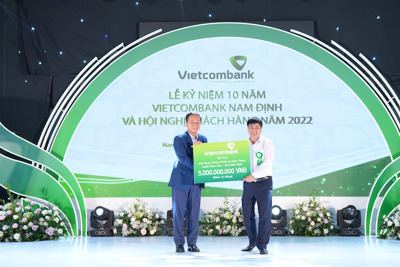 Vietcombank trao 5 tỷ đồng hỗ trợ kinh phí xây trường học tại Nam Định
