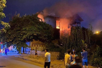 Hà Nội: Cháy lớn ở ngôi biệt thự tại thị trấn Trâu Quỳ, Gia Lâm 