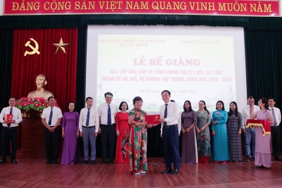 Bế giảng các lớp cao cấp lý luận chính trị Thành ủy Hà Nội