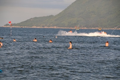 Hà Tĩnh: Mô tô nước hoạt động “chui” ở biển Thiên Cầm