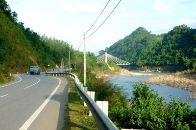 Đầu tư cao tốc Cam Lộ - Lao Bảo thay thế Quốc lộ 9