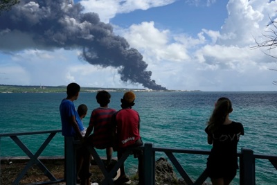 Sét đánh gây cháy kho chứa dầu lớn ở Cuba