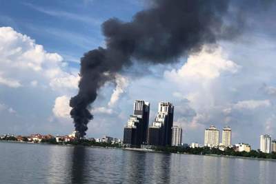 Hà Nội: Cháy kho thiết bị ở Nhật Tân, quận Tây Hồ