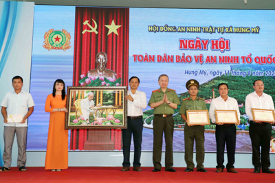 Bộ trưởng Tô Lâm dự Ngày hội Toàn dân bảo vệ an ninh tại Cà Mau
