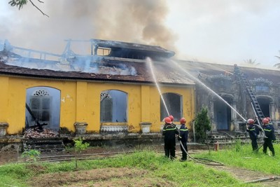 Thừa Thiên Huế: Cháy lớn tại di tích Quốc Tử giám