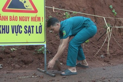Bình Phước: Hàng trăm hộ dân bị ảnh hưởng do mưa lớn gây sạt lở đất