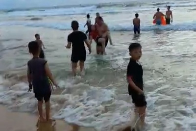 Cứu sống 5 du khách tắm trên biển Bãi Trường, đảo Phú Quốc