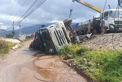 Tai nạn giao thông hôm nay (31/8): Xe tải lật, đè chết 2 phụ nữ