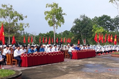 Học sinh Nghệ An, Hà Tĩnh, Quảng Bình nô nức khai giảng năm học mới