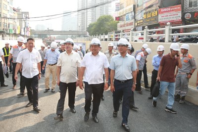 Chủ tịch UBND TP Hà Nội kiểm tra hai dự án giao thông trọng điểm