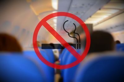 Một hành khách bị xử phạt vì hút thuốc lá trên tàu bay