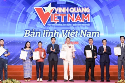Vinh Quang Việt Nam năm 2022: Khát vọng xây dựng đất nước Việt Nam hùng cường